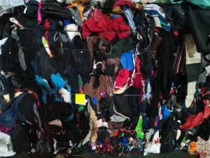 长期出售旧衣服黑料,都是纯衣服黑料,现货150吨