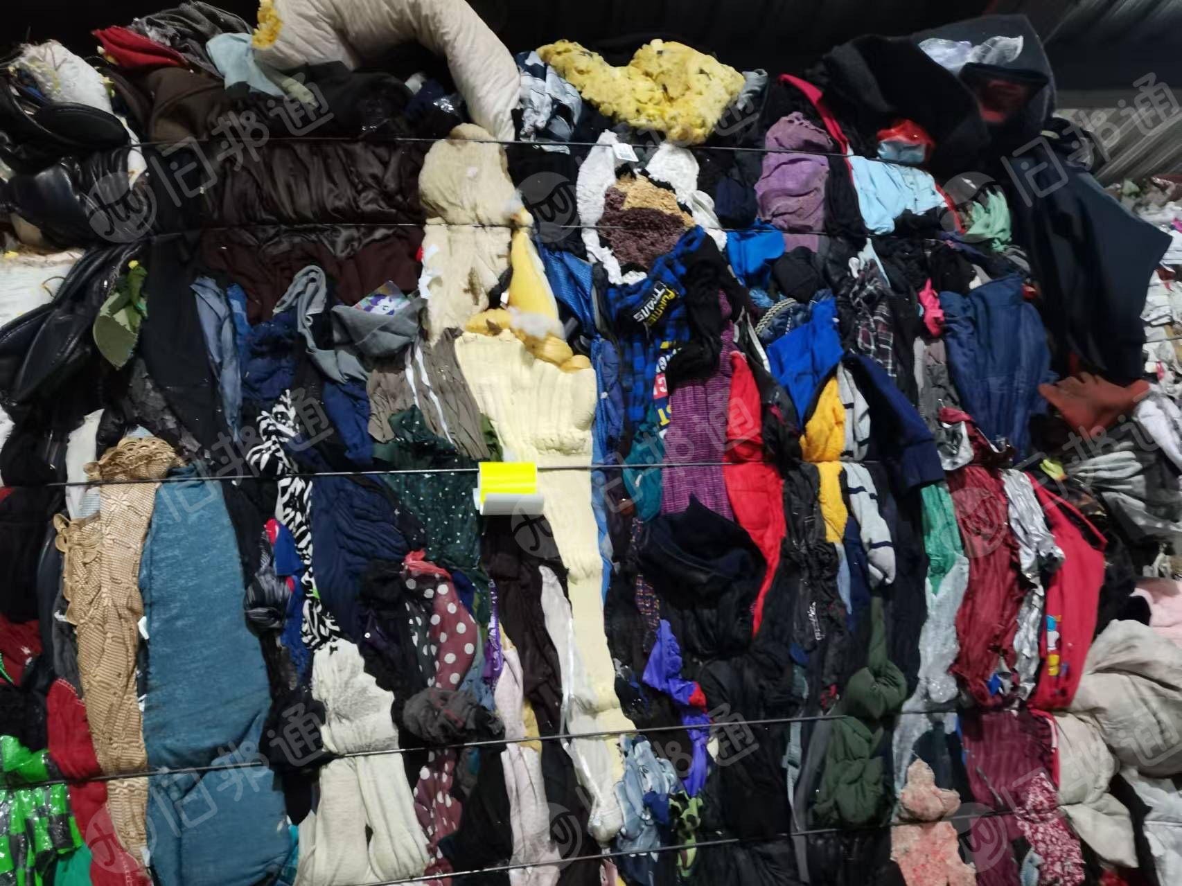 长期出售旧衣服黑料，都是纯衣服黑料，现货150吨