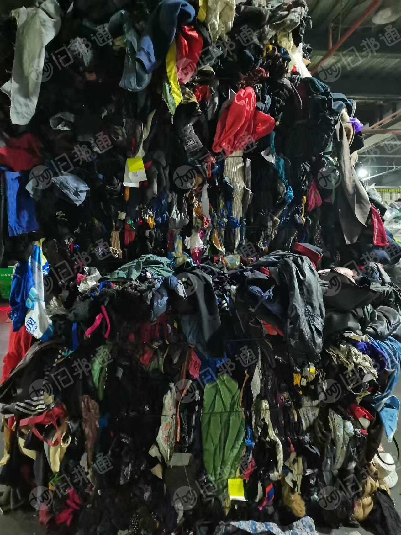 长期出售旧衣服黑料，都是纯衣服黑料，现货150吨