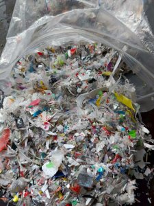 求购塑料pp、pe废料,要求破碎好的,用来炼油的,月需500吨