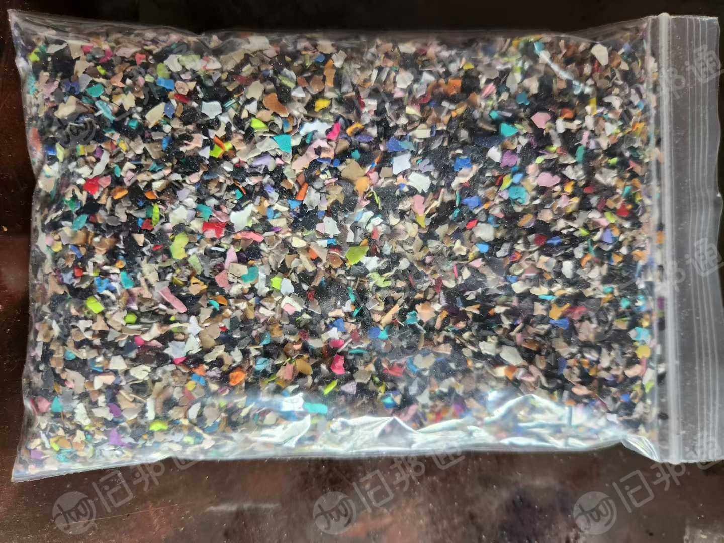 长期出售1-3花色橡胶颗粒