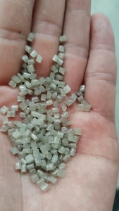 大量出售缠绕膜颗粒,过四层100目