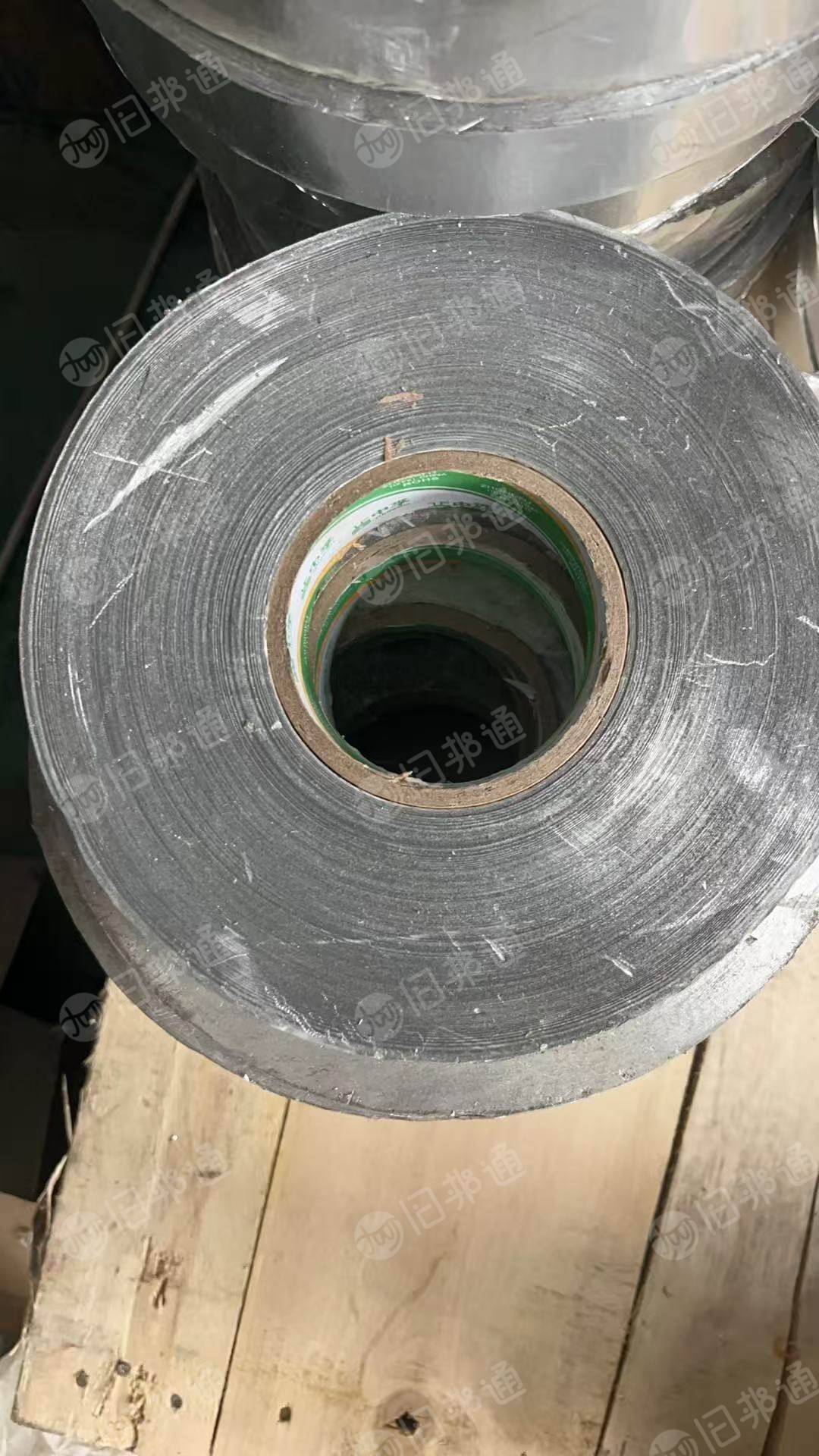 长期出售胶带厂带胶铝箔，有覆膜，少量带纸卷筒铝箔，（不带胶，无覆膜纯铝箔）