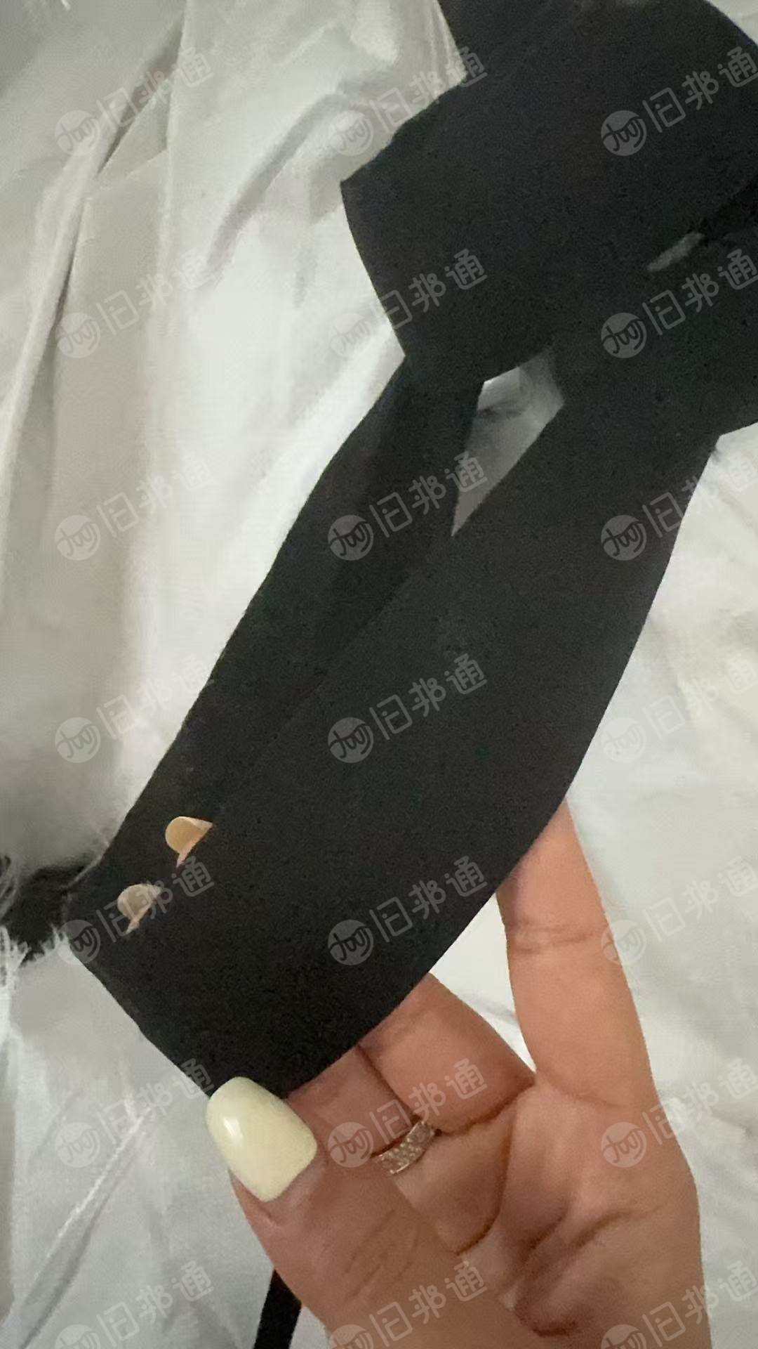 出售黑色的无纺布，黏胶，涤纶，配比，天丝，备长炭统货，放一起卖的