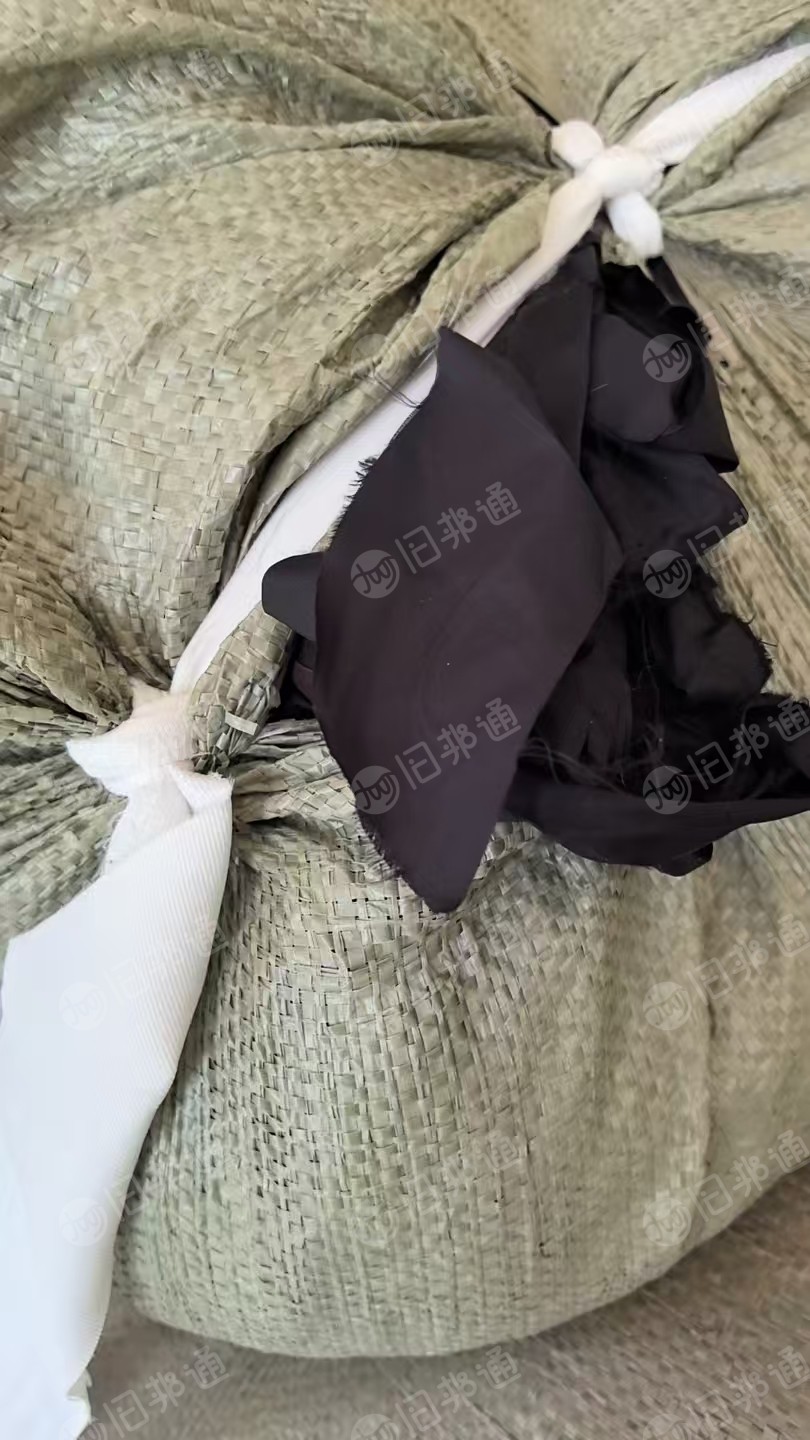 长期出售纯尼龙废布，尼龙边角料，锦纶废布，现货七八吨