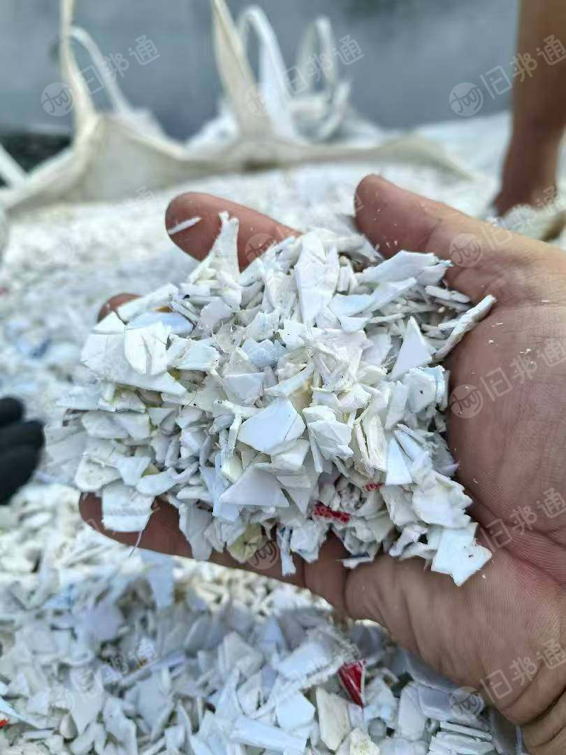 长期出售餐盒破碎料，花桶破碎料，白色带字涂料桶破碎料