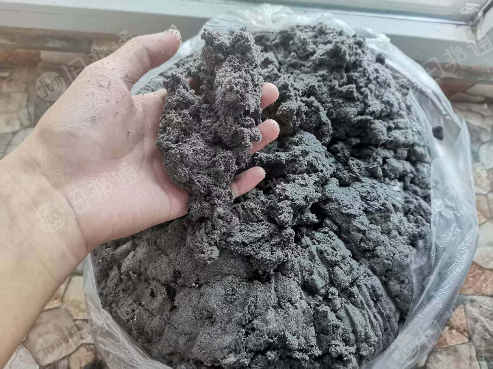 长期出售人造革双象超纤材料的下脚料，可造粒用