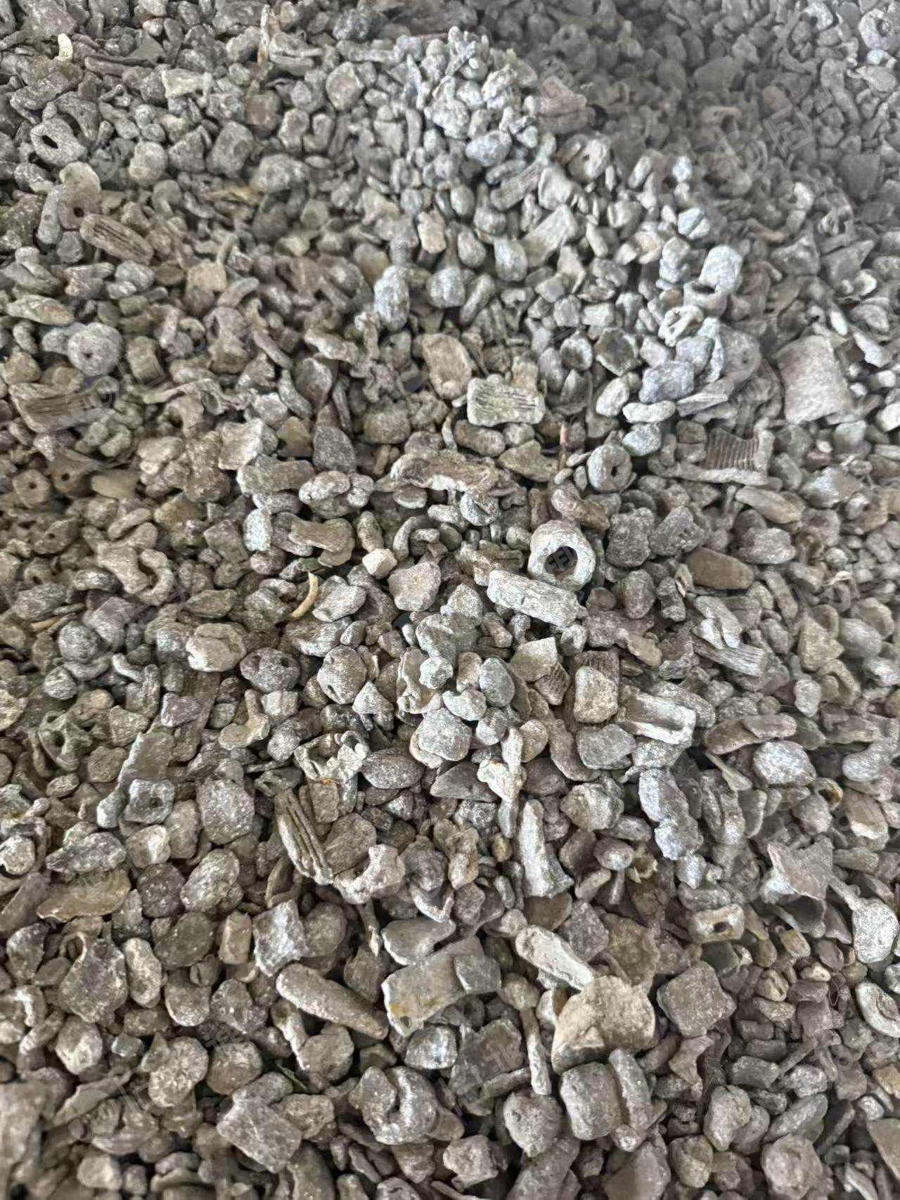 出售破碎合金，水箱铝破碎料，生熟铝等都有，月供200-300吨
