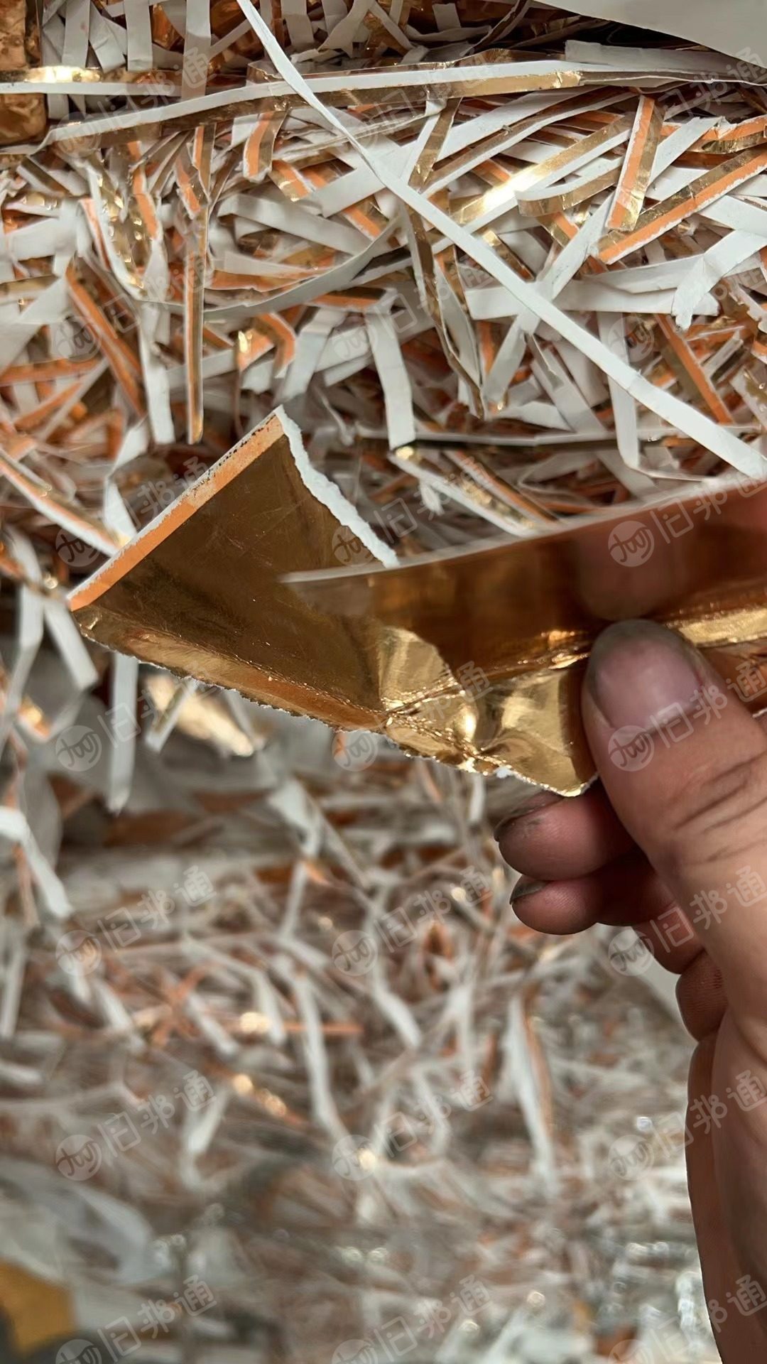 长期出售金银卡纸边角料，少量银卡带膜