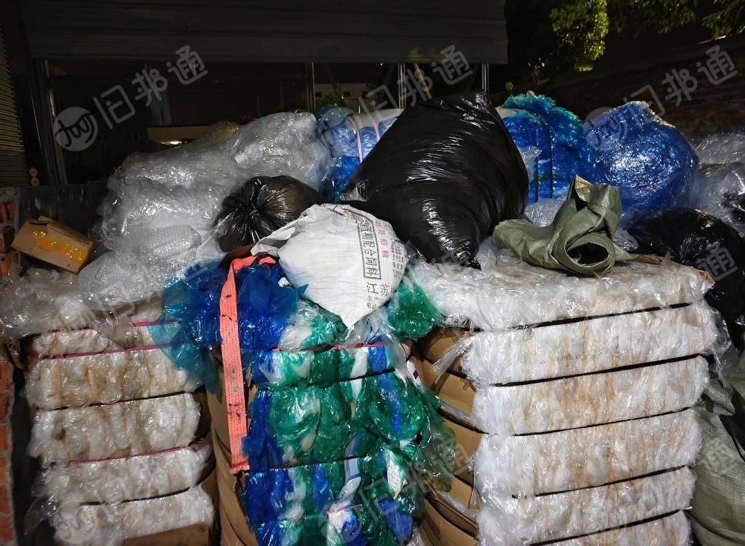 长期出售PP白管，PET滑膜，PE低粘膜，PC亚克力复合板废料
