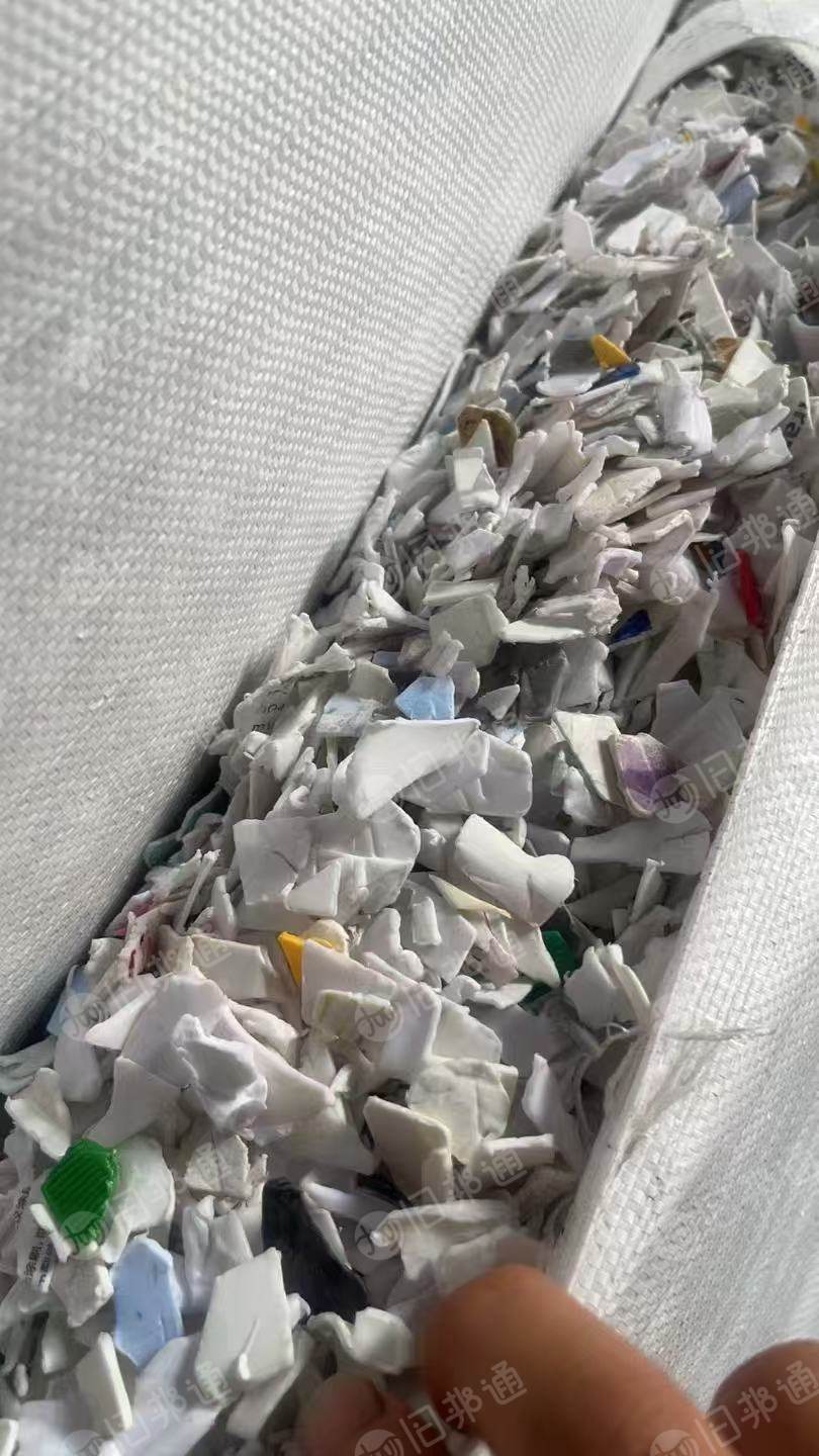 出售白色涂料桶破碎料，PP白桶破碎料，现货40吨
