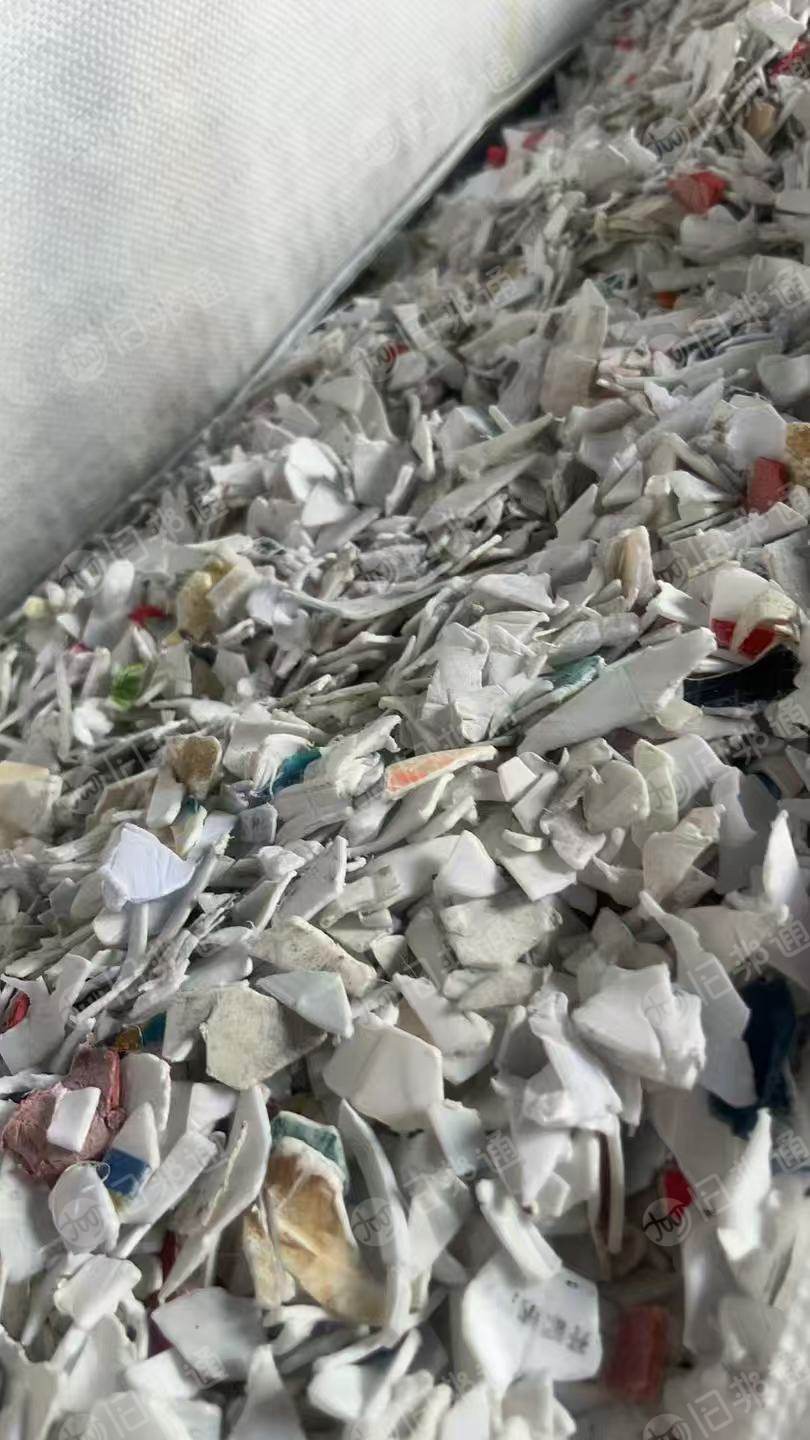 出售白色涂料桶破碎料，PP白桶破碎料，现货40吨