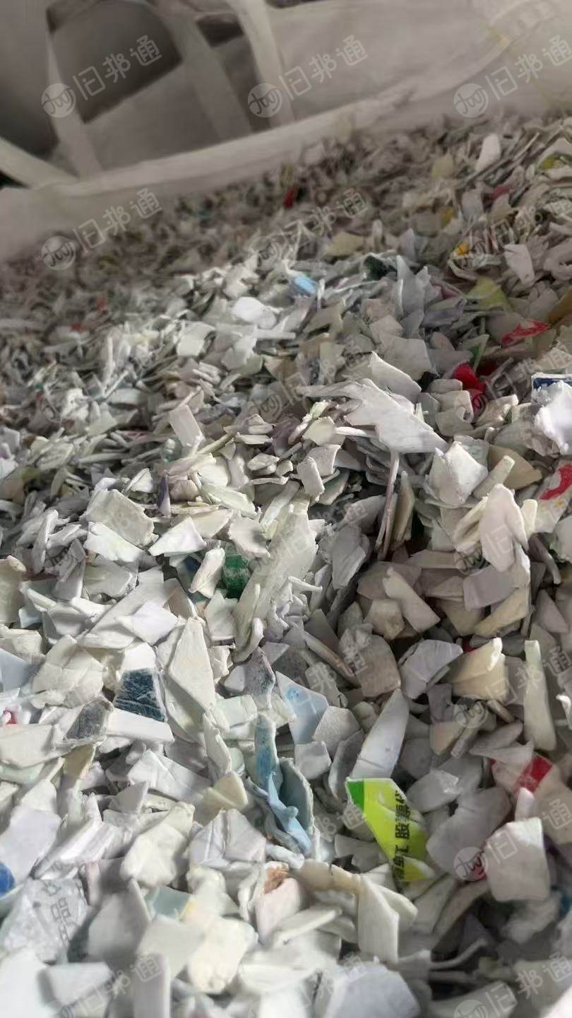 出售白色涂料桶破碎料，PP白桶破碎料，现货40吨