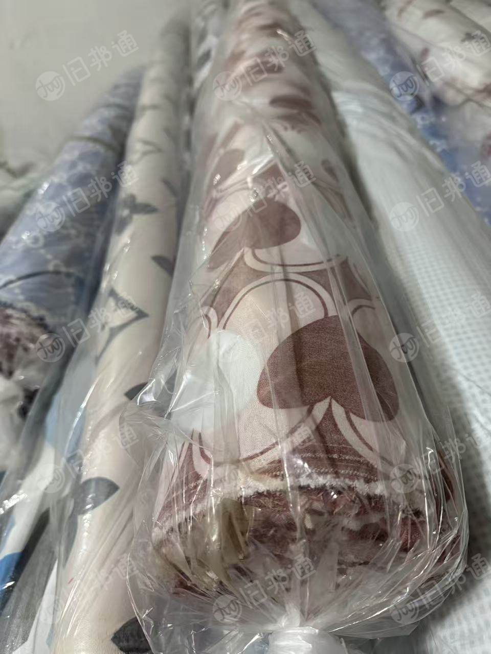 长期出售二等品的涤纶磨毛布，涤纶库存布，印花布，每天出1.5吨，门幅2.4，2.6，克重八九十