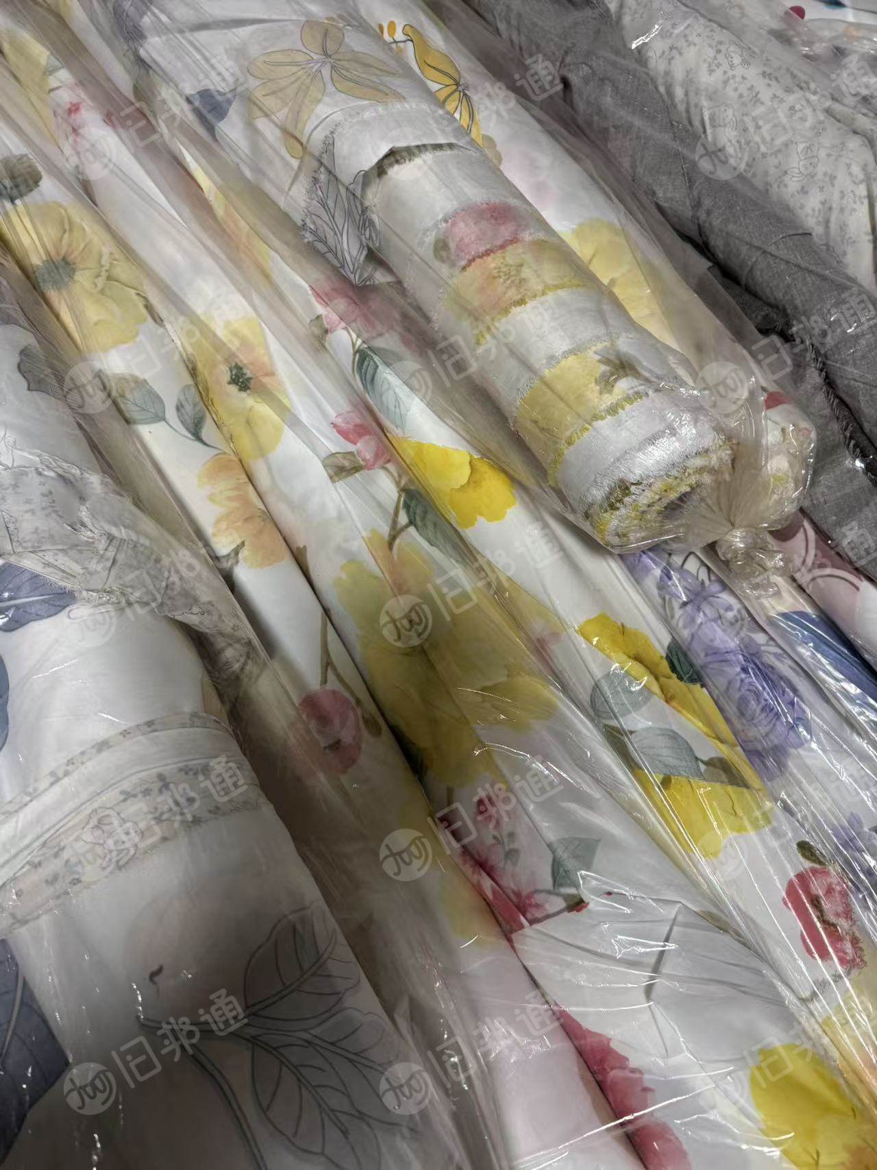 长期出售二等品的涤纶磨毛布，涤纶库存布，印花布，每天出1.5吨，门幅2.4，2.6，克重八九十