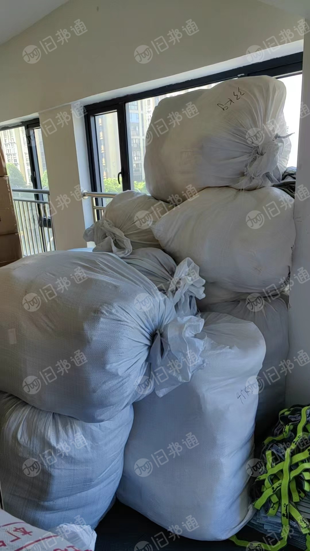 长期出售涤纶废布,雪纺布边角料,涤纶大块布,门幅1米以上宽度1.8米的,现货1吨多
