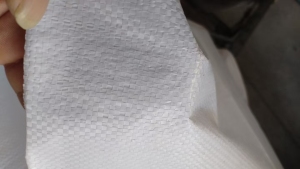 厂家出售一批全新编织袋，没用想卖掉，规格：宽102厘米长157厘米，半透的有1万多条