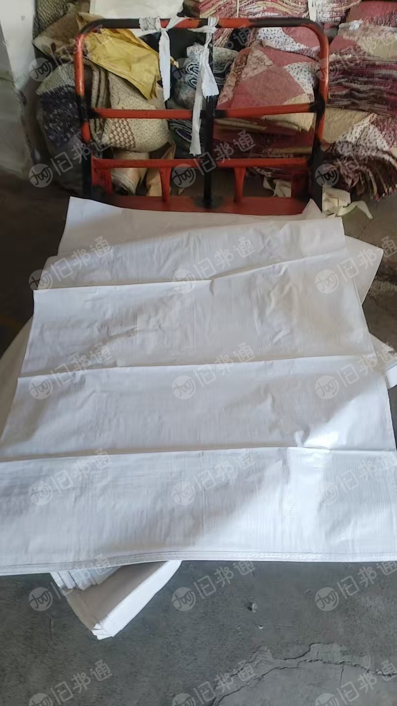 厂家出售一批全新编织袋，没用想卖掉，规格：宽102厘米长157厘米，半透的有1万多条