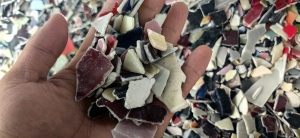 求购ABS摩托车壳破碎料，带漆的，月需1000吨