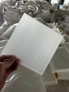 长期出售光伏厂下来的pp中空板废料，和膜混压在一起，现货16吨