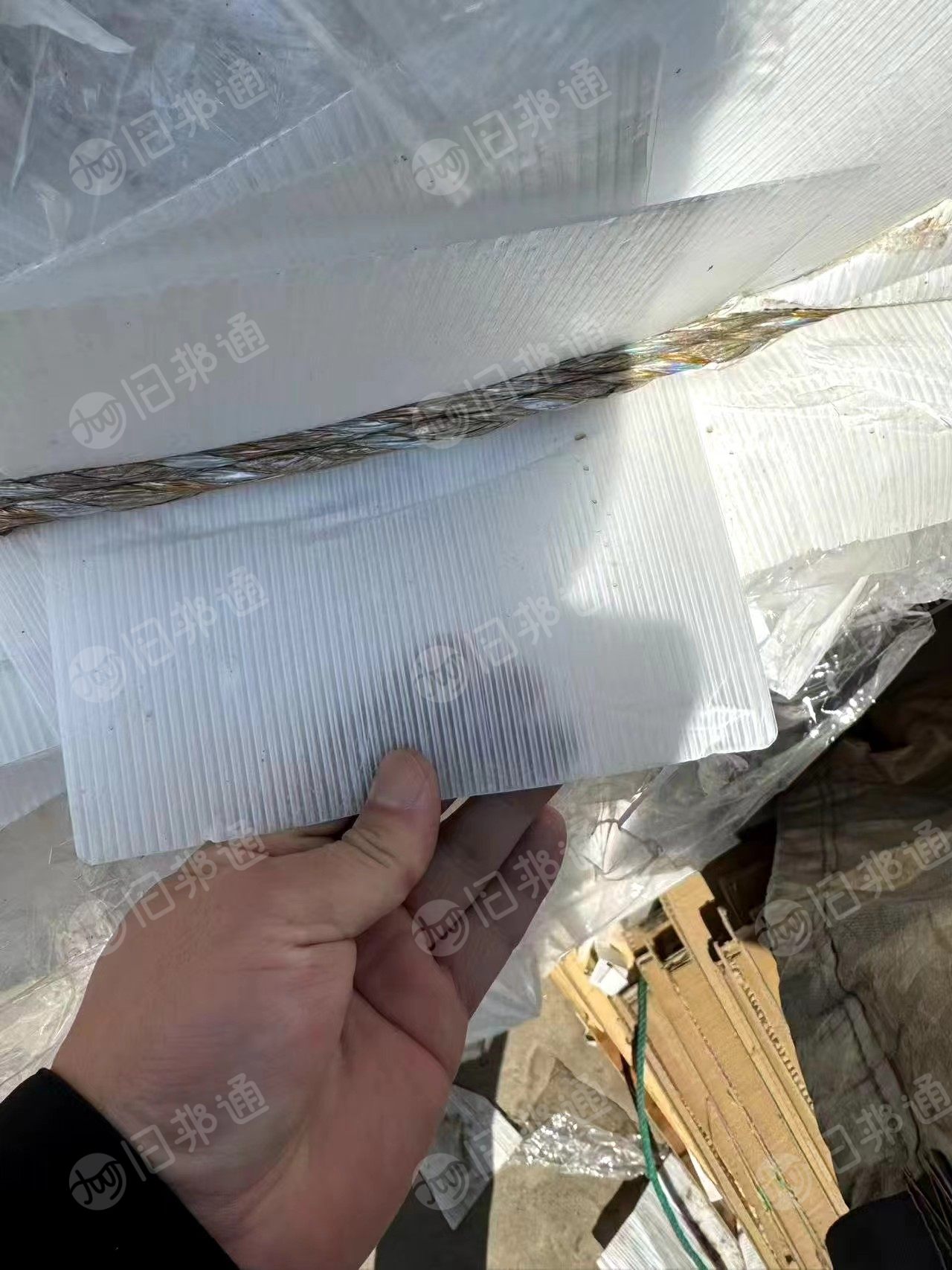 长期出售光伏厂下来的pp中空板废料，和膜混压在一起，现货16吨