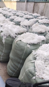 长期出售涤纶水丝，纺织厂下来的，含水30左右，每个月10来吨，货在福建南平