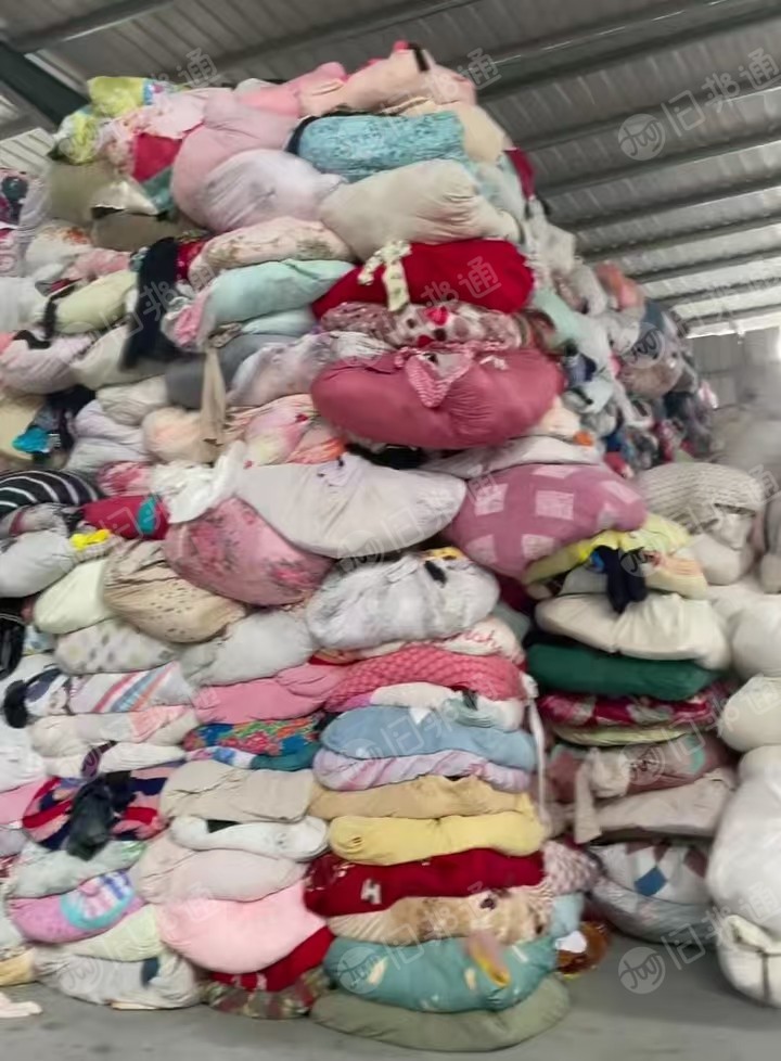 长期出售旧衣服黑料，下脚料，燃烧料，月供几十吨，货在福建漳州
