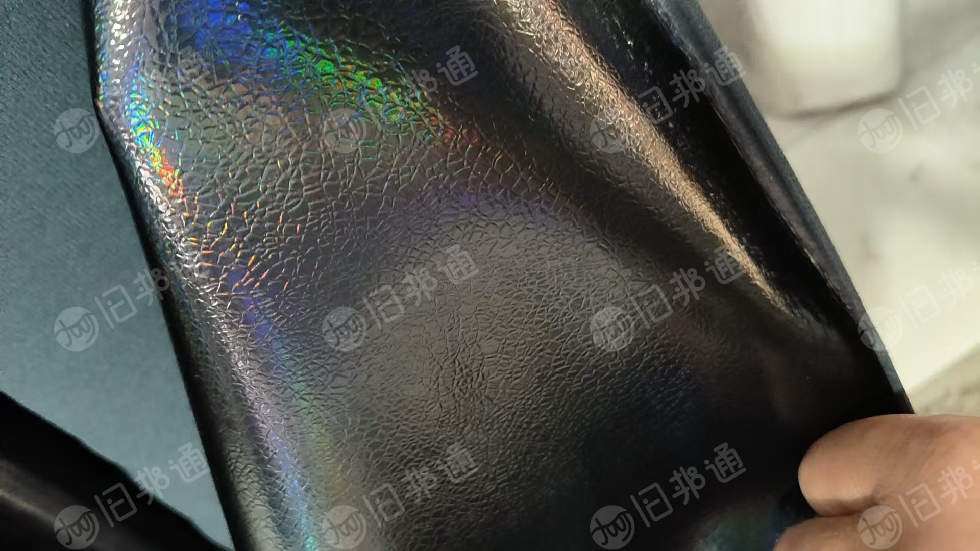 长期出售PU皮革，库存皮革，厚度有1.0-1.3的，一等品，货在河北保定