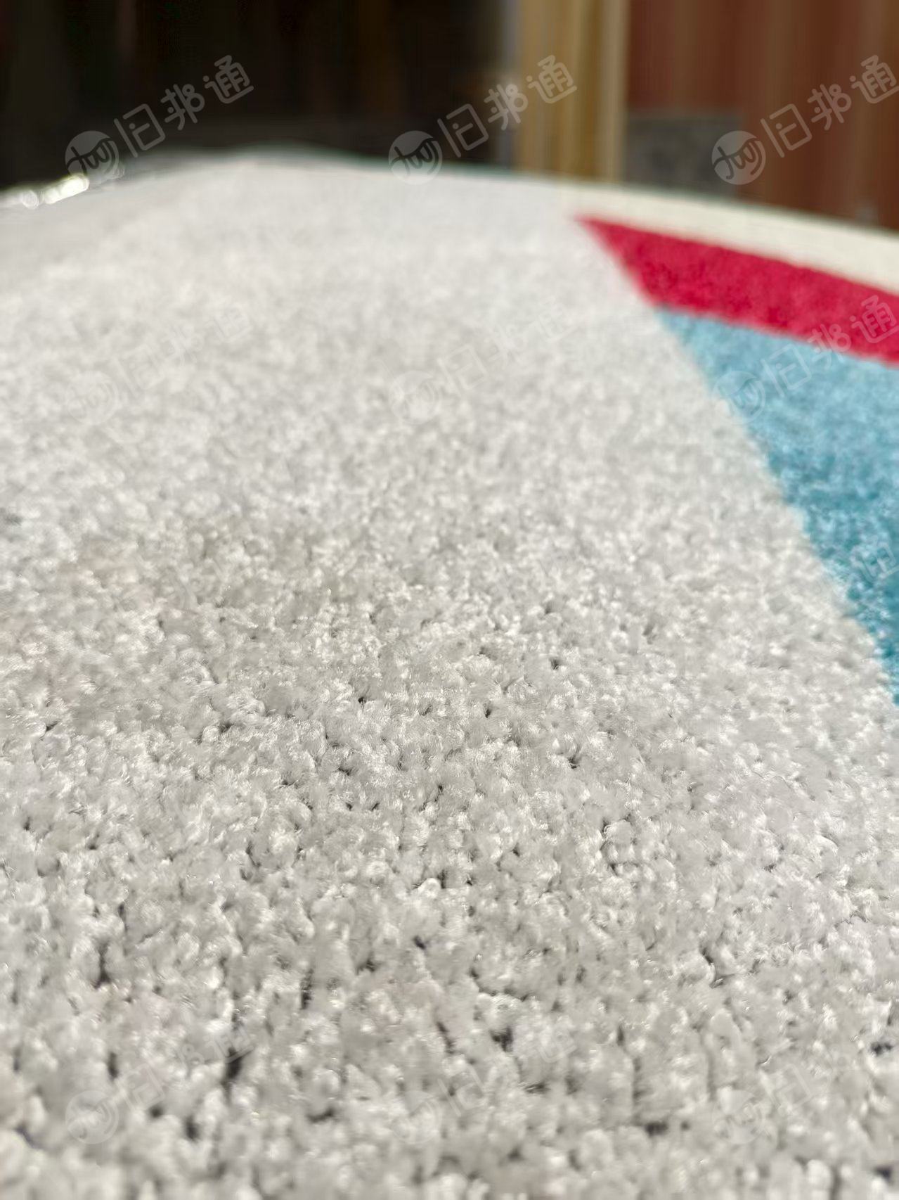 长期出售尼龙地毯料，地毯边角料，地毯厂下来的，现货7吨左右，货在山东青岛
