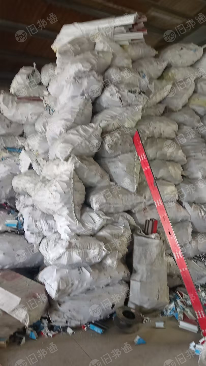 出售PVC塑钢门窗边角料，国标的，全彩和半彩混在一起，都是不包铁