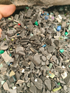 长期出售盐浮黑色PE破碎料