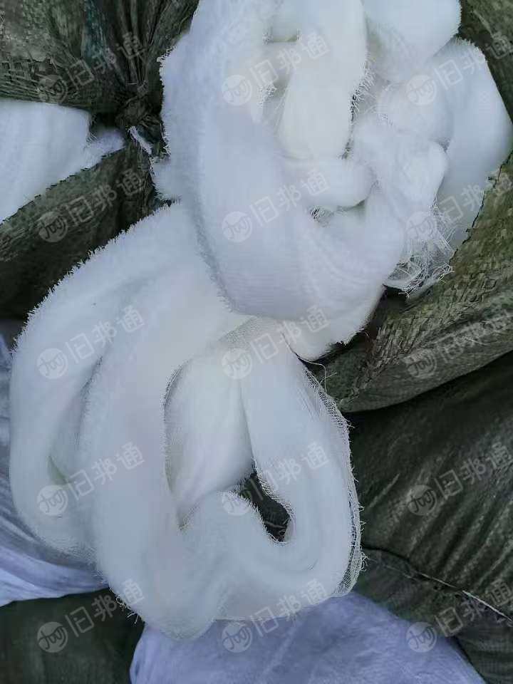 长期出售全棉脱脂漂白医用纱布边角料，会带一条蓝筋，月供2车9.6，货在河南许昌
