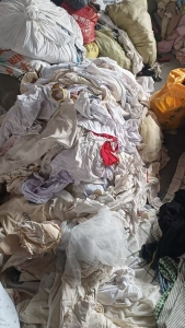 长期出售旧衣服大白，白料，开花料，月供7-8吨，货在山东东营