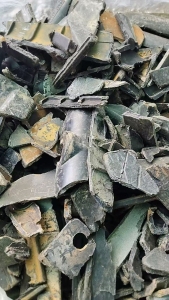 长期出售纯尼龙水箱条破碎料，自己厂下来的