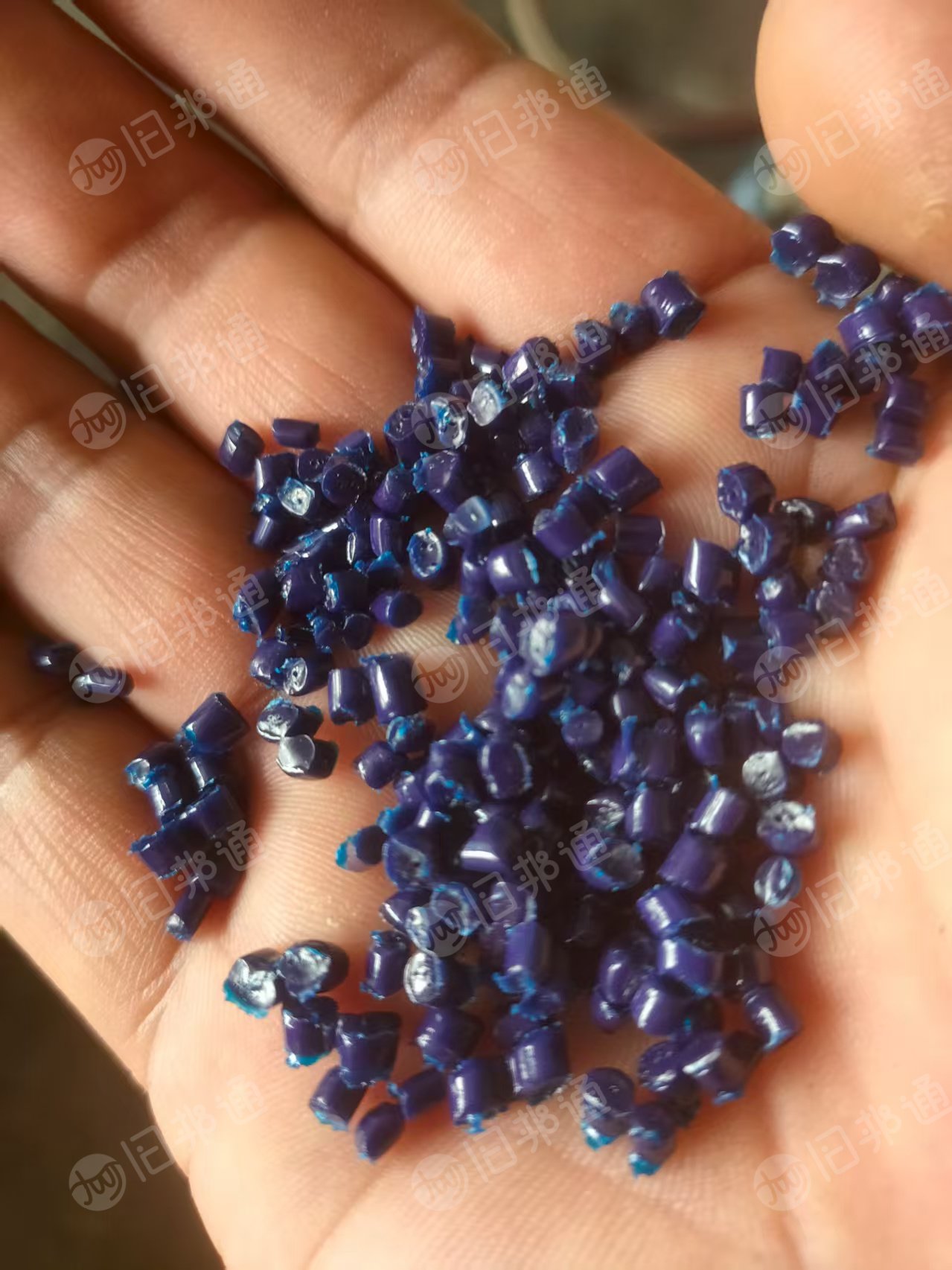 长期出售蓝色PE颗粒，3层80目4层120目，吹膜用