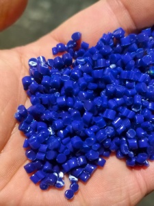 长期出售蓝色PE颗粒，3层80目4层120目，吹膜用