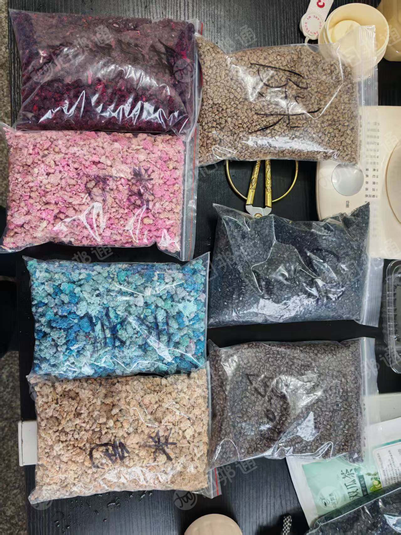 长期出售pet泡料，黑色，混色，白色都有
