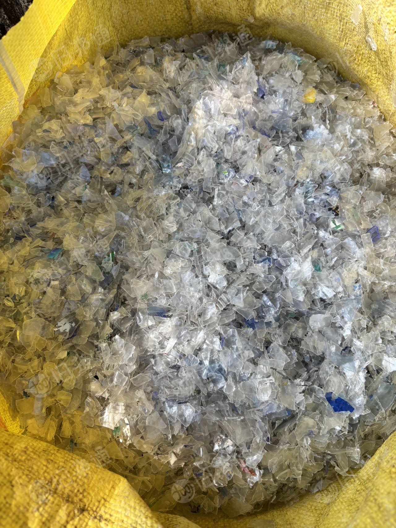 出售冷洗蓝白瓶片破碎料