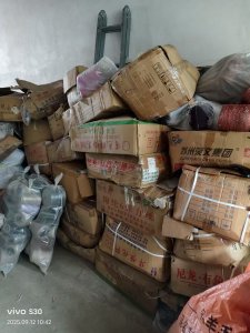 厂家出售库存纱线,丝线,针织厂尾纱,棉纱差不多8吨左右,尼龙有2-3吨,厂在山东临沂