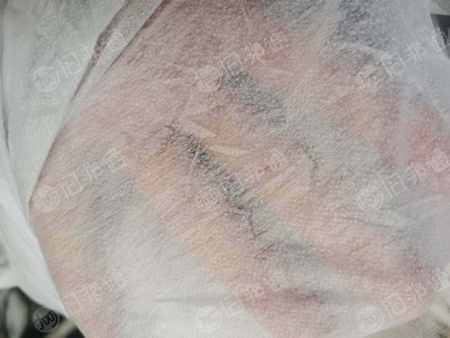 长期出售无纺布边角料,纯涤纶的,做衬布下来的,现货有11吨多,在浙江湖州