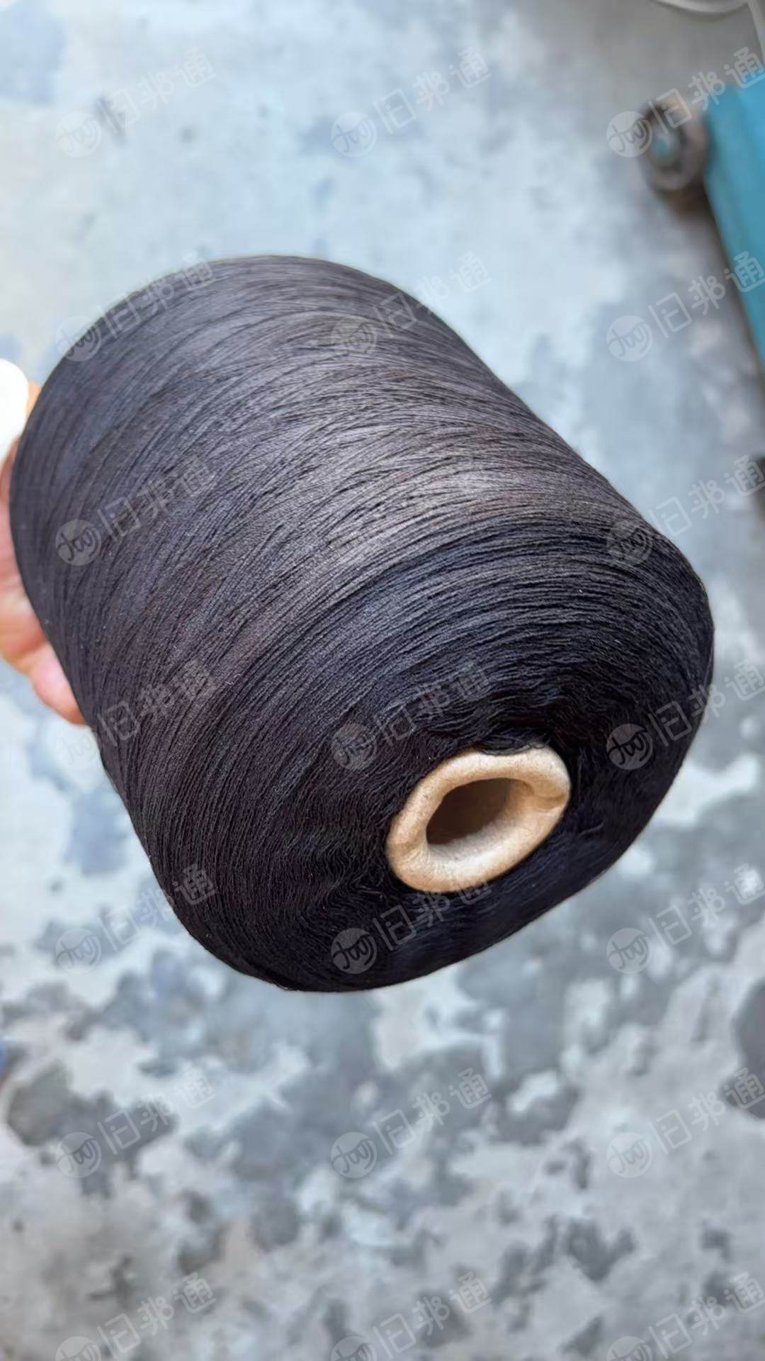 长期出售各种库存纱线，冰丝，仿亚麻，涤纶，棉纱，绵羊绒，包芯纱等，在浙江嘉兴