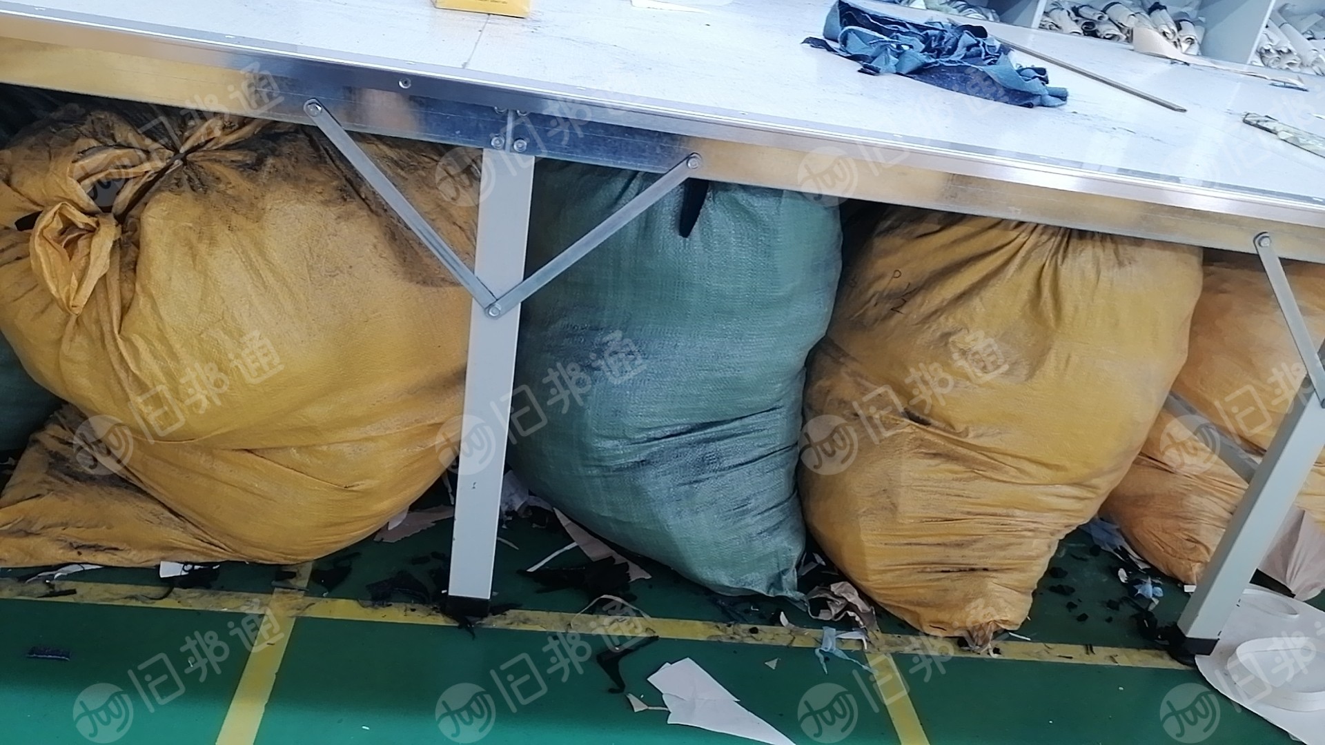 服装厂长期免费送边角料，一个月10吨左右，可做黑料，在广东佛山