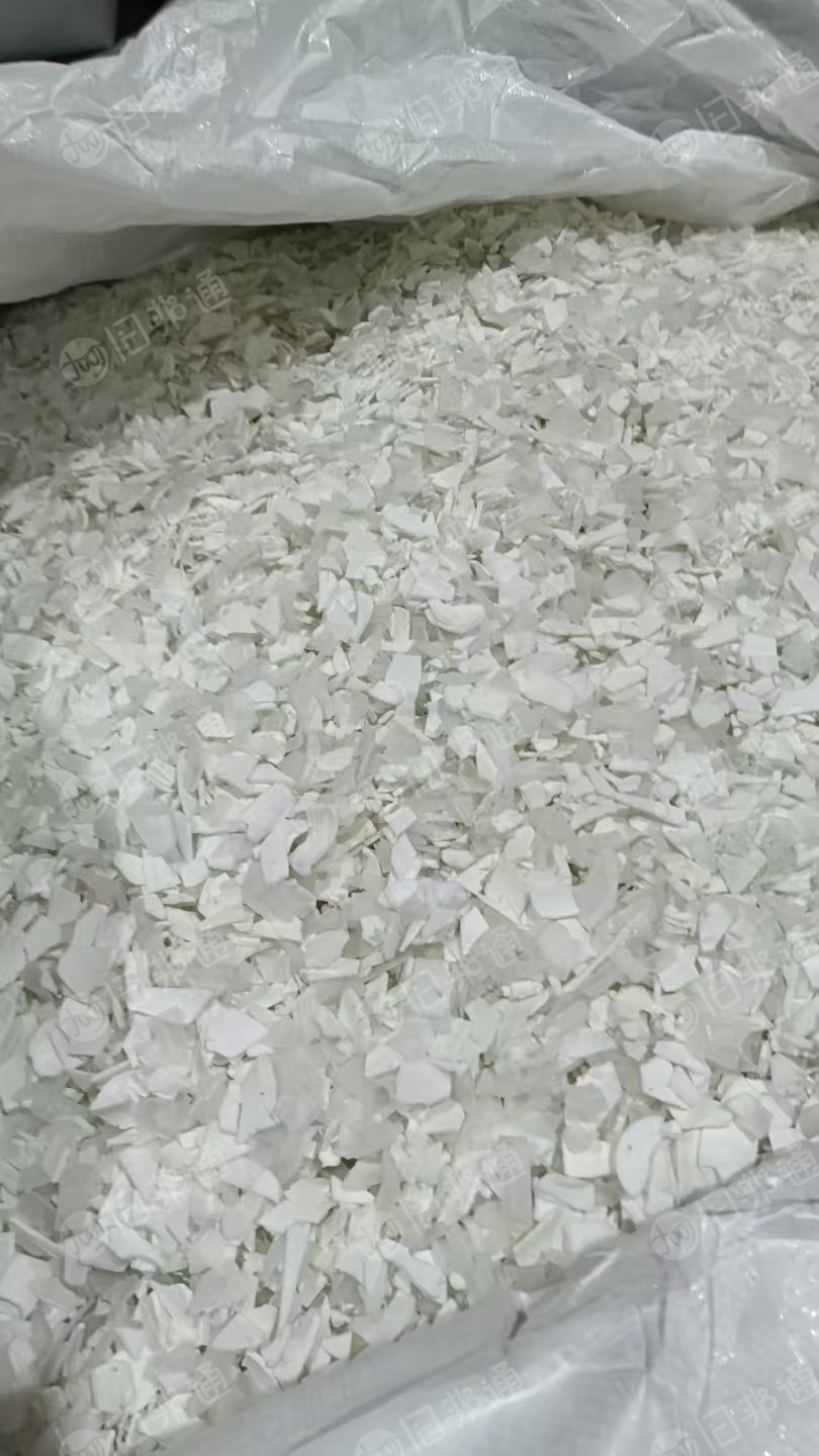 长期出售白色的pp美缝胶管破碎料，现货300吨左右