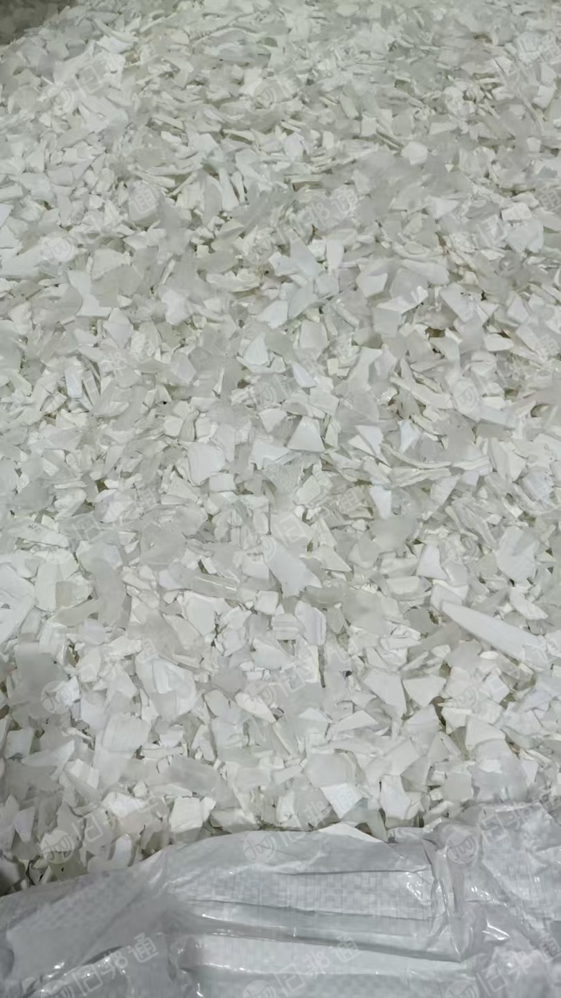 长期出售白色的pp美缝胶管破碎料，现货300吨左右