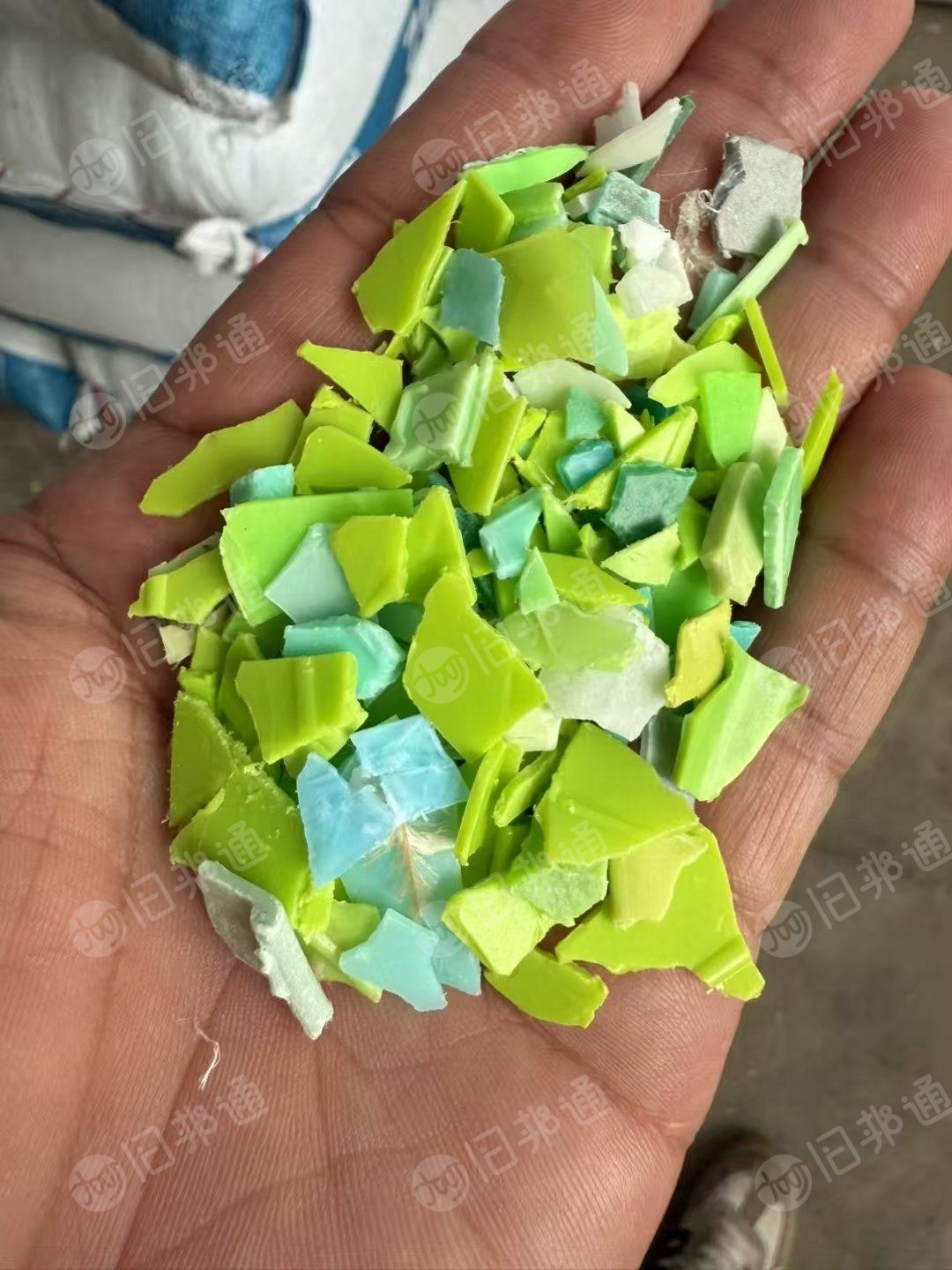 出售各色PP破碎料，全漂，分色丙破碎料