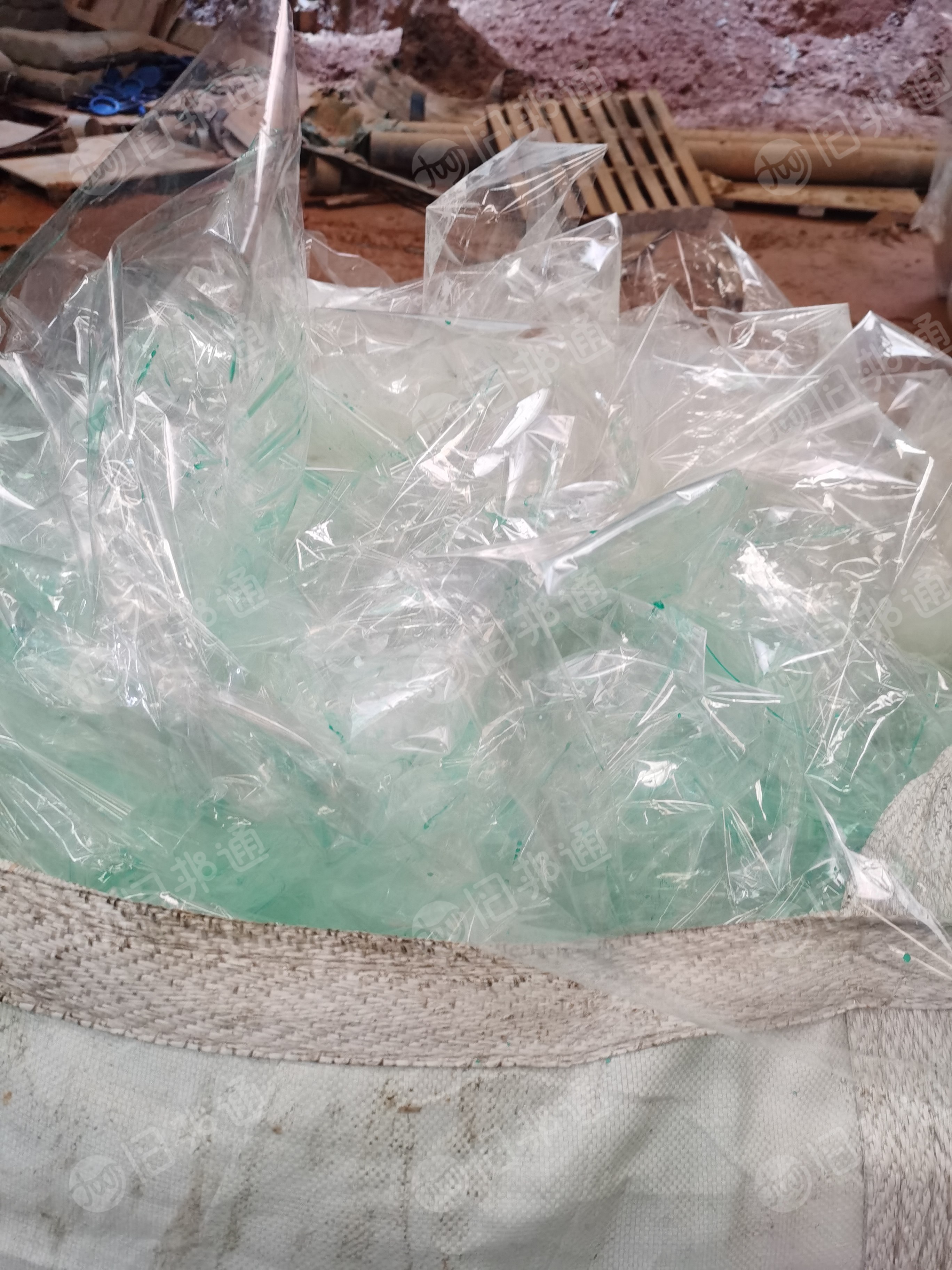 出售PET片料，有带漆的，一破碎会掉下来