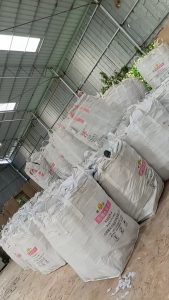 长期出售pet复合pe膜，不能分离，带胶，现货150吨