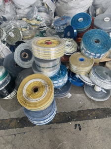 长期出售pet电子膜废料，带胶