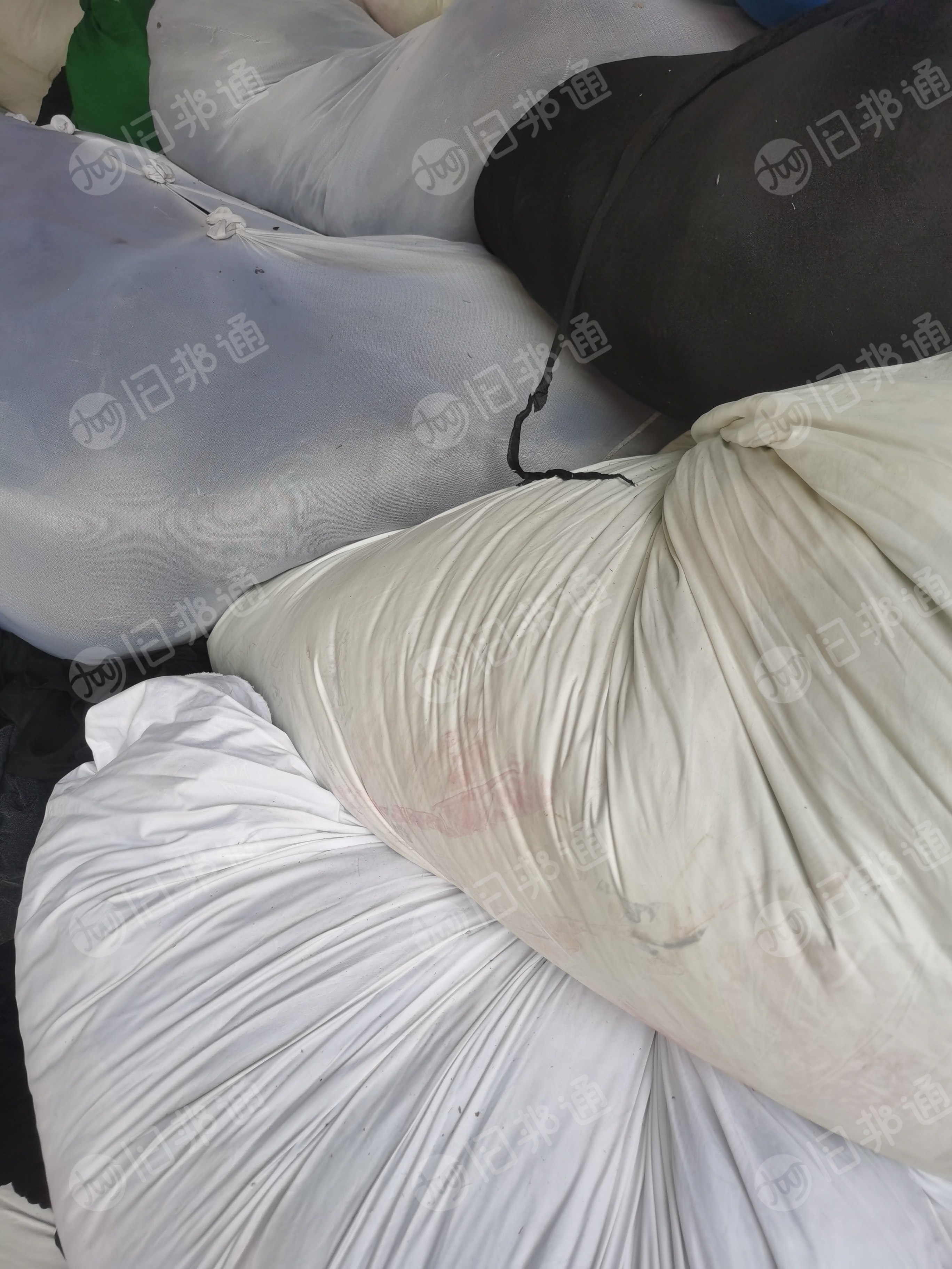 长期出售杂色氨纶布，黑色氨纶布，可以造粒做泡料用，也有涤纶废布涤纶布