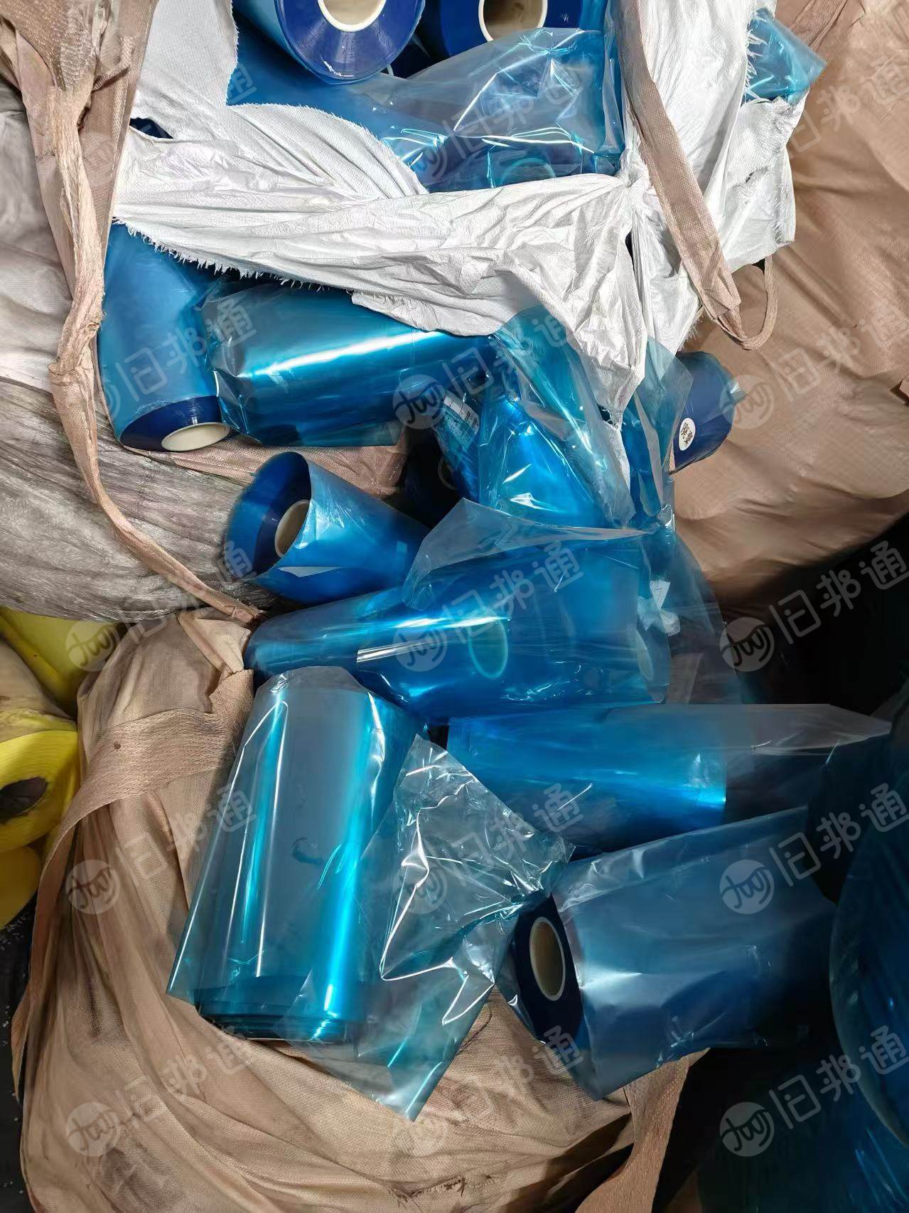 大量出售杂色PET轻胶卷膜废料，现货5个柜